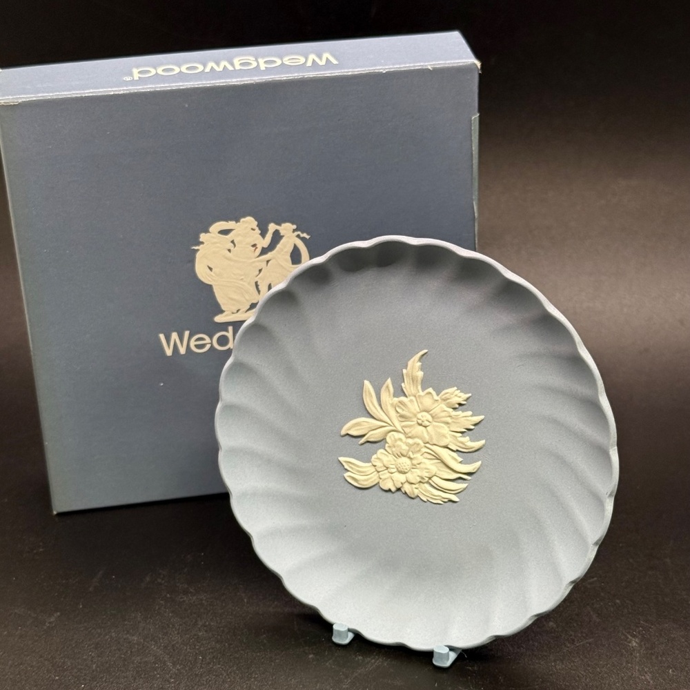 Wedgwood Blue Jasperware Fluted Round Trinket Tray White Relief Floral Design